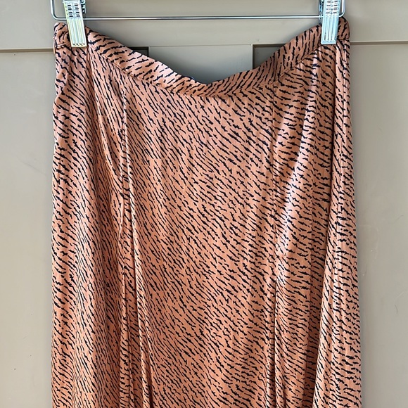 Banana Republic Size 2 Satin Semi Circle Midi Skirt Abstract Animal Print - Picture 2 of 9